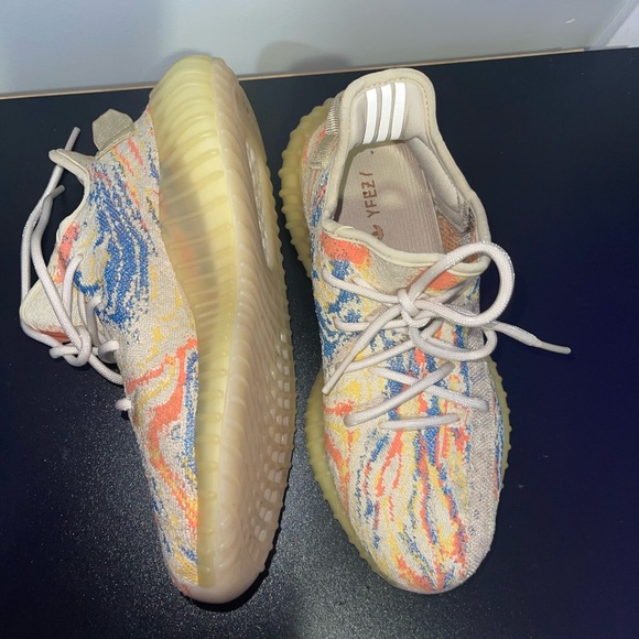 Authentic Yeezy boost V2 Sneakers - Picture 2 of 5
